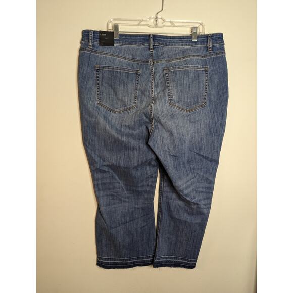 NWT Lane Bryant Distressed Floral Patch Crop Jeans - Picture 6 of 10